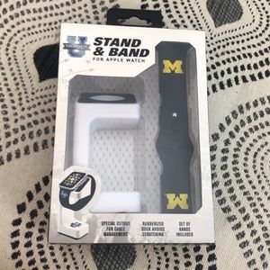 Michigan Wolverines Stand & Band For Apple Watch